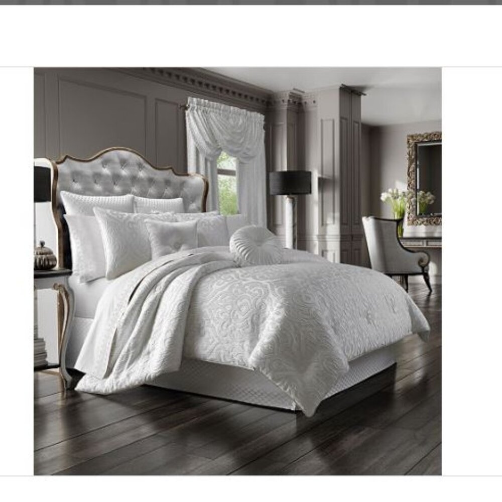 J Queen New York Astoria 4-Pc. Comforter Set, Queen - White